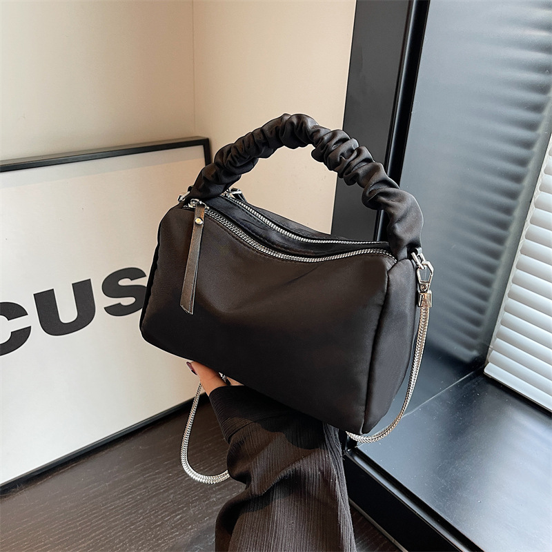 Custom Logo Nylon Cloud Handba - Women Bags Logo ulasan dan harga