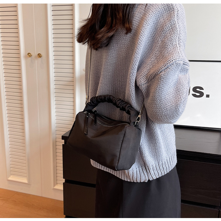 Custom Logo Nylon Cloud Handba - Women Bags Logo ulasan dan harga
